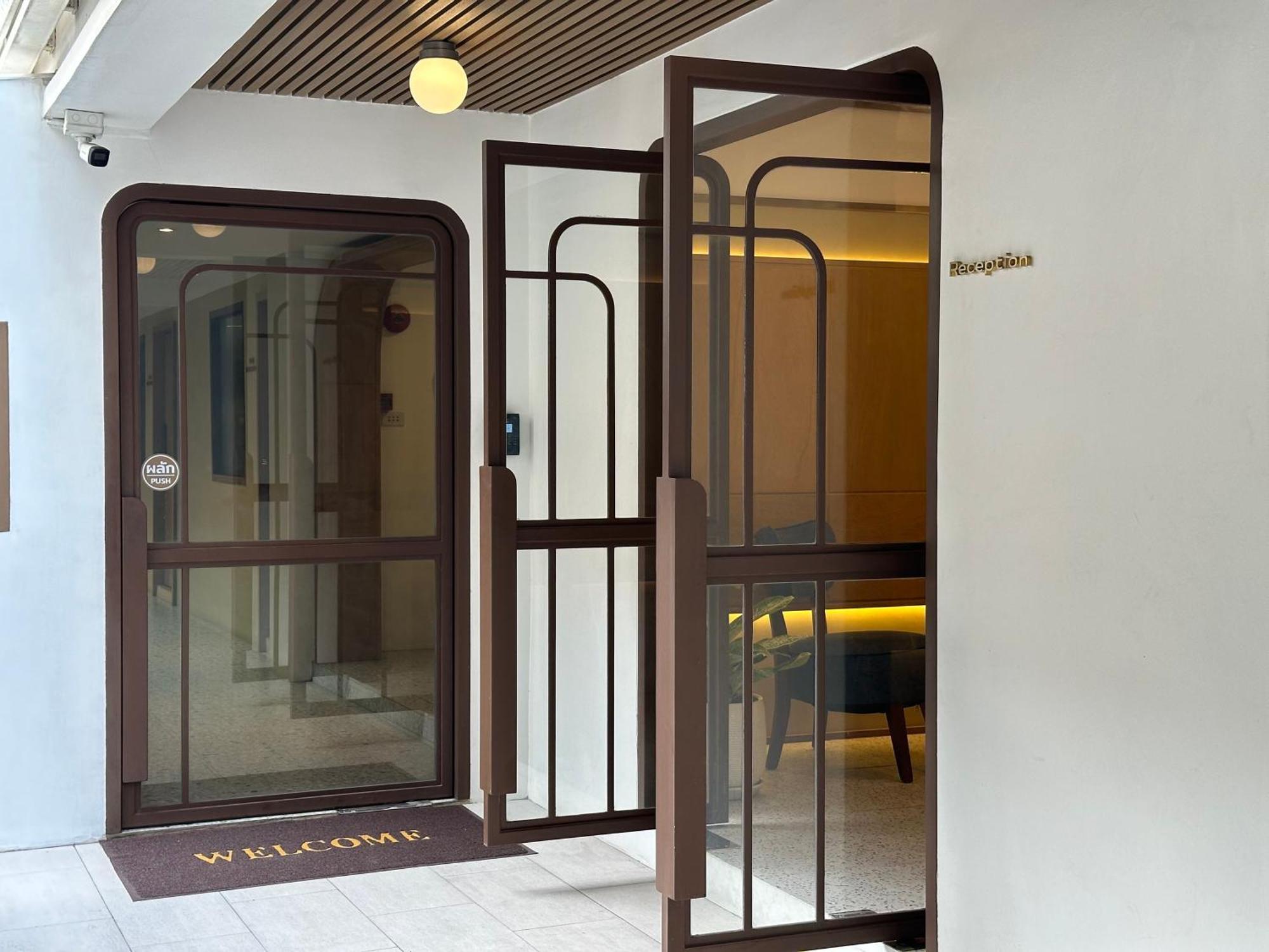 Parcel Hotel Bangkok Esterno foto