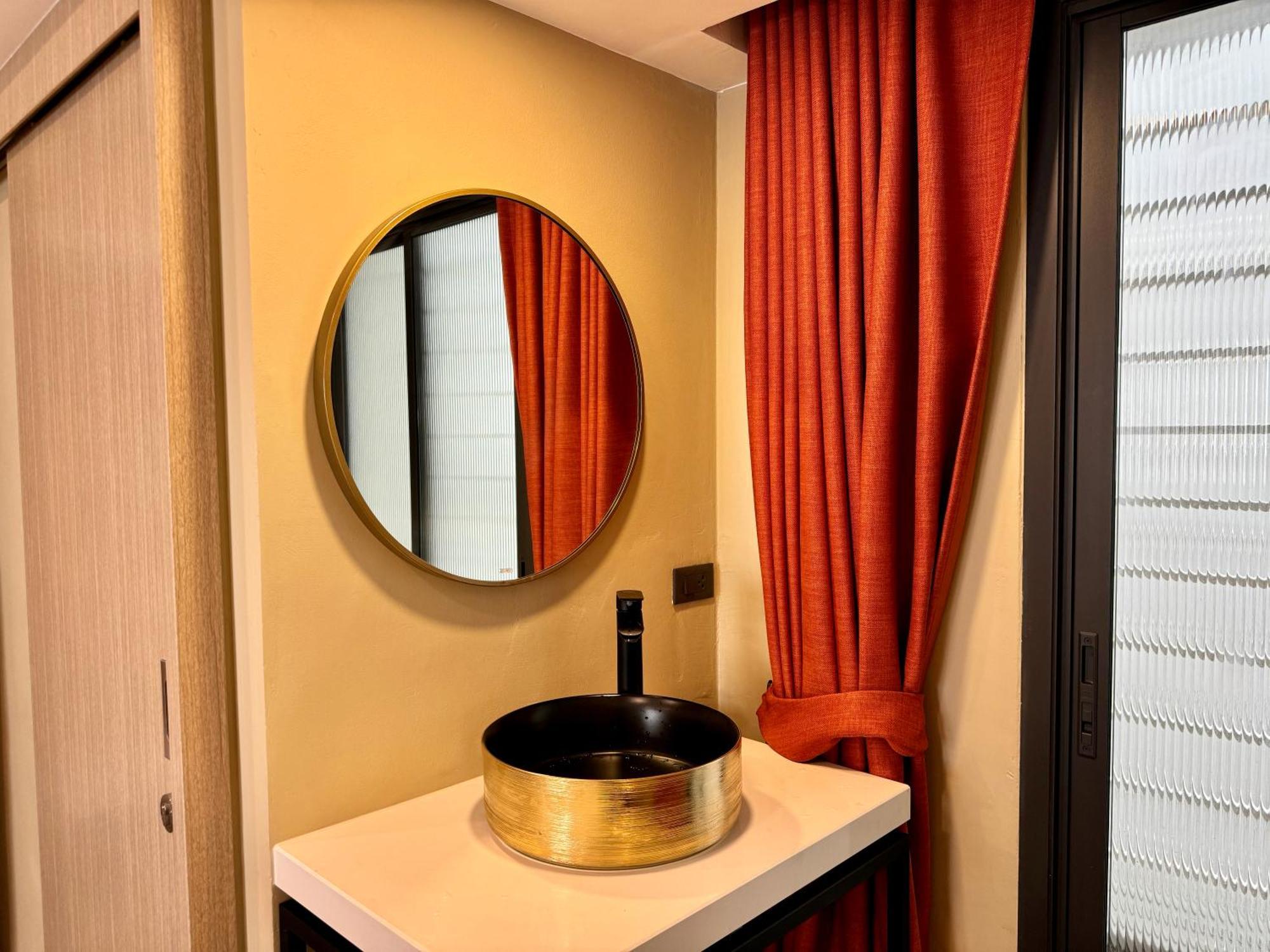 Parcel Hotel Bangkok Esterno foto